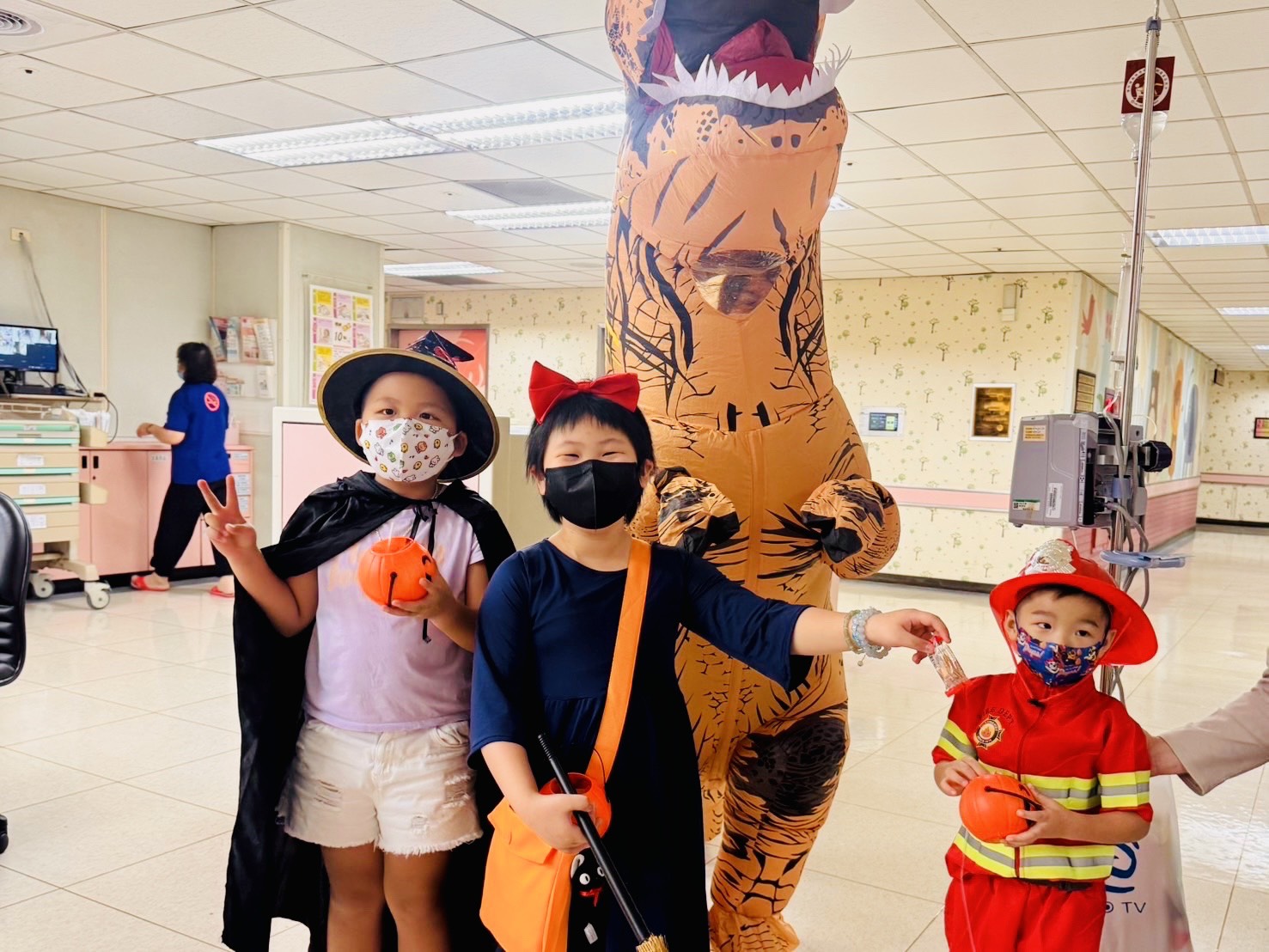 高雄長庚醫院舉辦「萬聖派對 醫起童樂」病童裝扮歡度萬聖節