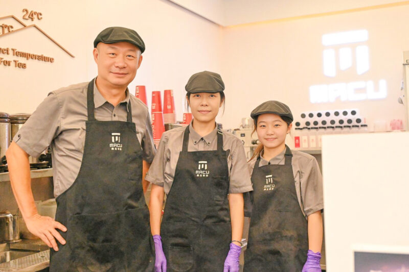 ▲加盟最難的不是營收數字，而是一起奮鬥的神隊友。（圖/麻古茶坊提供）