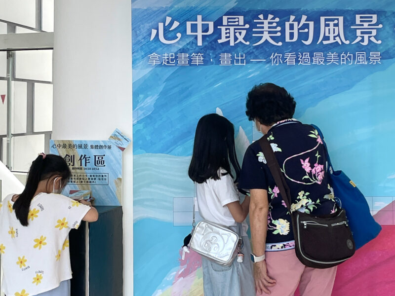 ▲心中最美的風景-集體創作展目前正於大立B館5F連通道展出中。(圖/高雄大立百貨提供)
