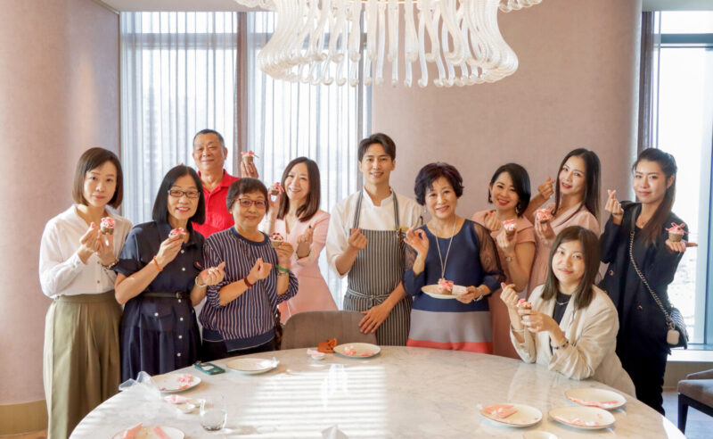 ▲高雄洲際酒店於本月15日舉辦由行銷業務總監 陳佩詩女士 (後排右三) 所發起的年度公益活動。(圖/高雄洲際酒店提供)
