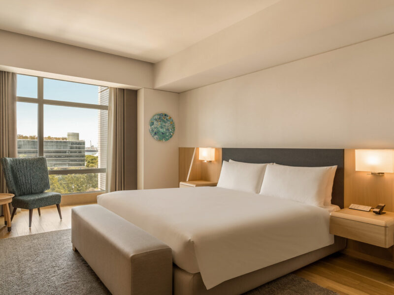 ▲入住THE_AMNIS然一酒店「Valmont頂級寵愛護膚住房專案」，贈送兩客早餐，並享「60分鐘冰川甦活臉部與身體療程」ㄧ堂。（圖/THE AMNIS然一酒店提供）