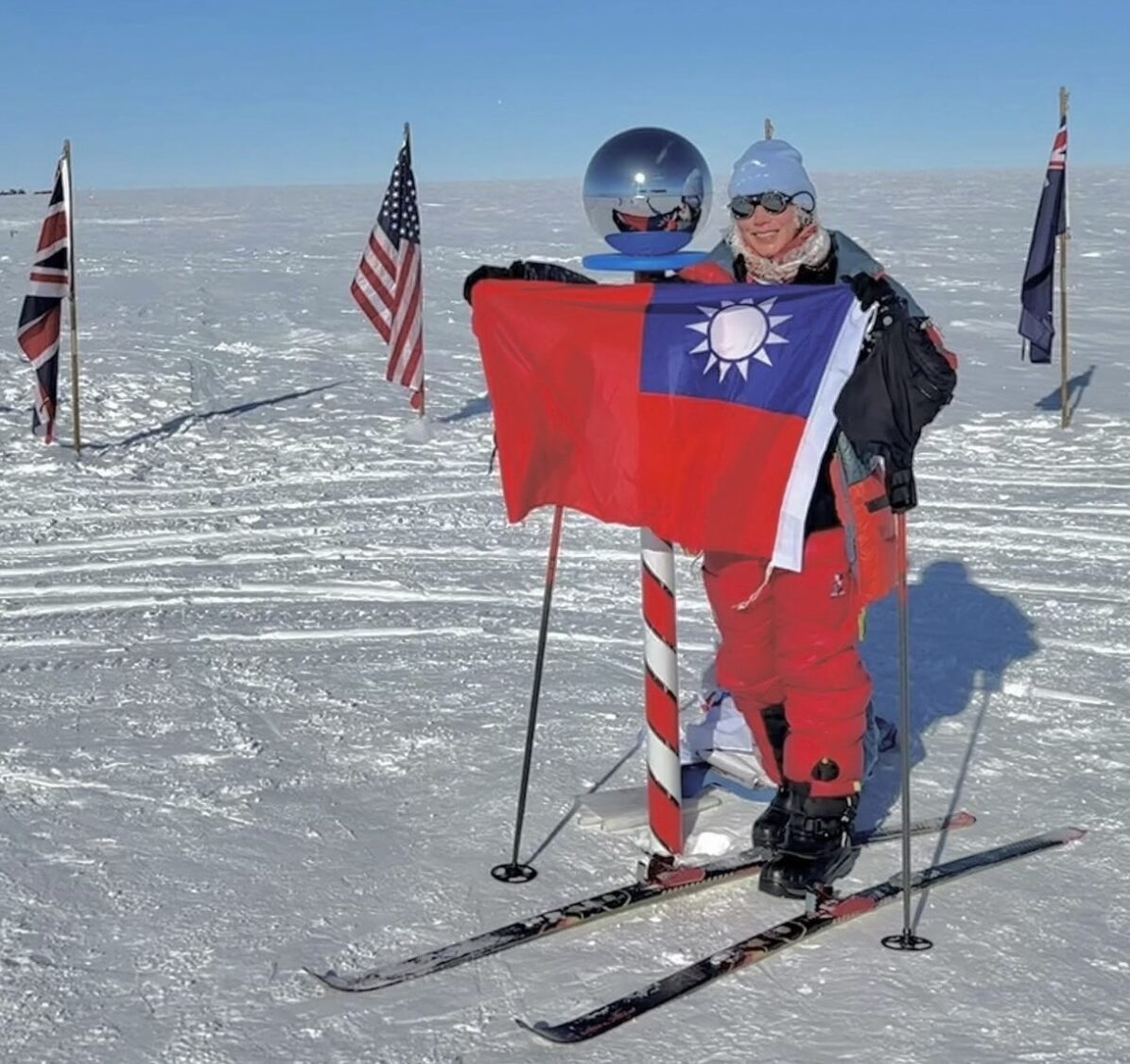 極限精神的真實傳承 曾格爾推出八千米限量紀念公仔系列