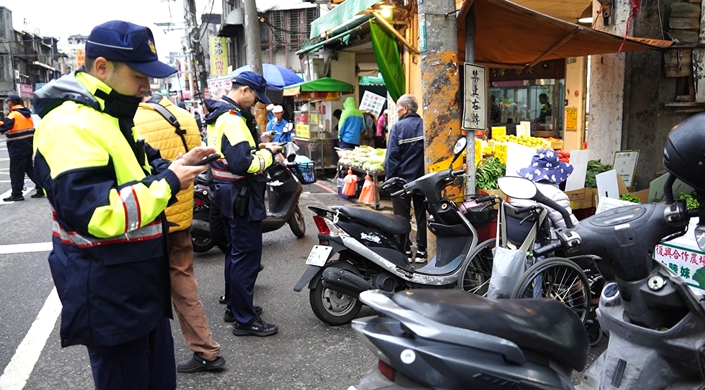 桃市府聯合稽查強力執法　移除占用道路及妨礙交通物品成果亮眼