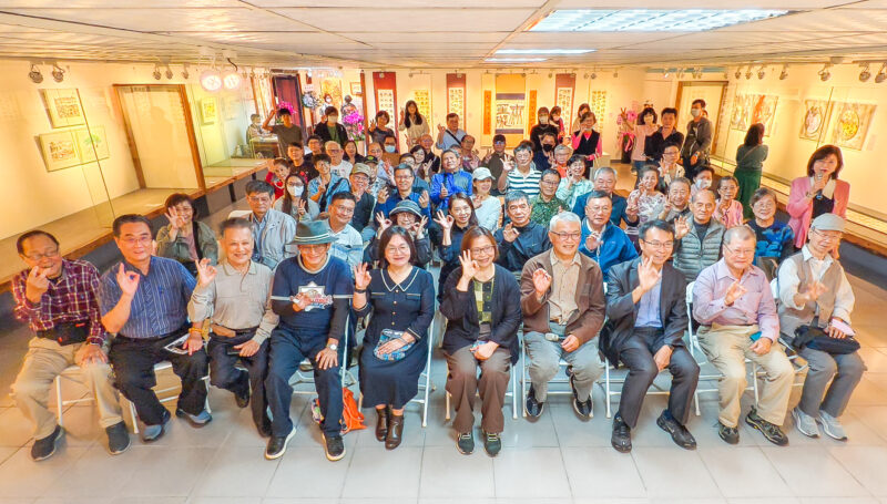 ▲「墨雲玄雅—陳俊合書畫展」開幕式宗教委員會委員余政憲、高雄文化中心管理處處長廖小玲、運動發展局局長侯尊堯與主任秘書等，國際翻轉字大師林國慶、書藝名家黃志煌教授等各界人士出席。（圖/記者張忠義攝）