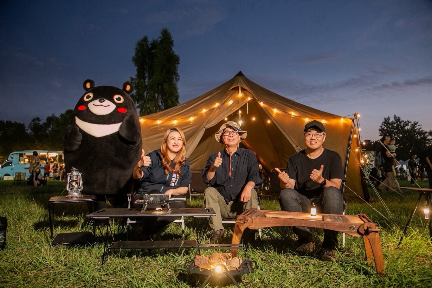 30萬遊客湧入衛武營 朝聖「高雄Wild Wild野生活」暨「高雄萬聖節」 人山人海