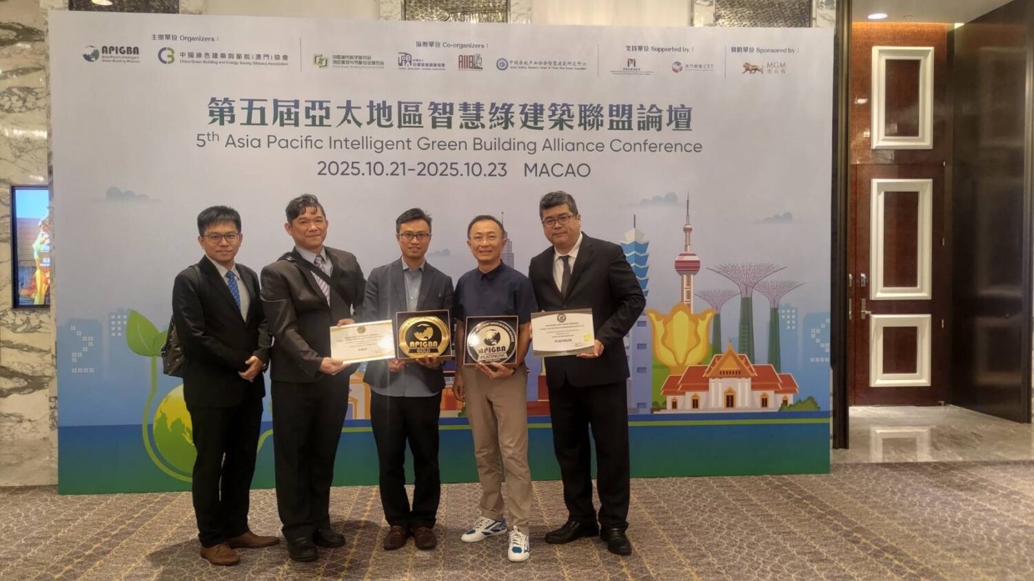 高雄港旅運中心榮獲雙獎肯定 台灣之光!