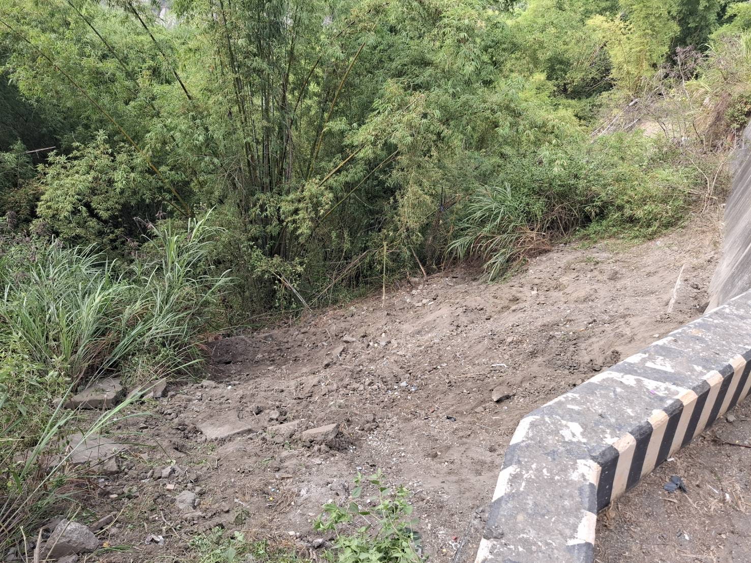 高市環保局火速清理月世界垃圾 檢警掌控嫌疑人擴大偵察