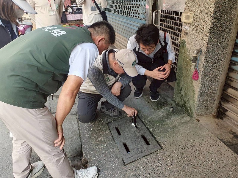 疾管署副署長南下視察登革熱防治  屏縣府與中央攜手防堵疫情擴散