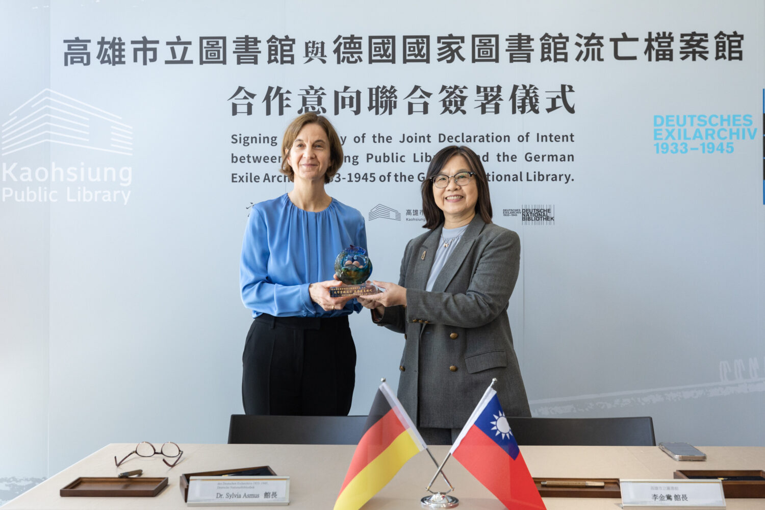 高市圖與德國國家圖書館流亡檔案館 簽署MOU合作協議 臺德文化交流再添新頁!