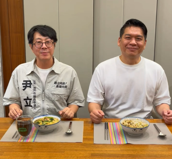 立委李柏毅送意麵、燴飯相挺誓言「送尹立進議(意)會(燴)」