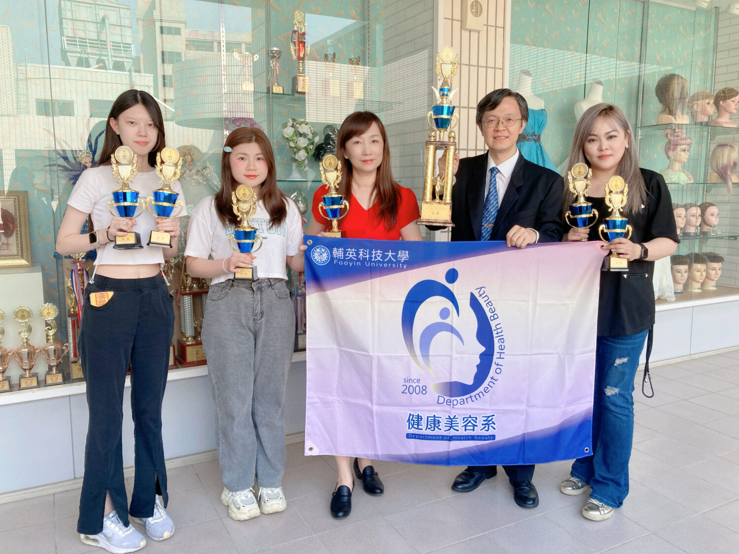輔英科大健康美容系勇奪亞太國際賽金牌 展現師生美業耀眼實力 為國爭光