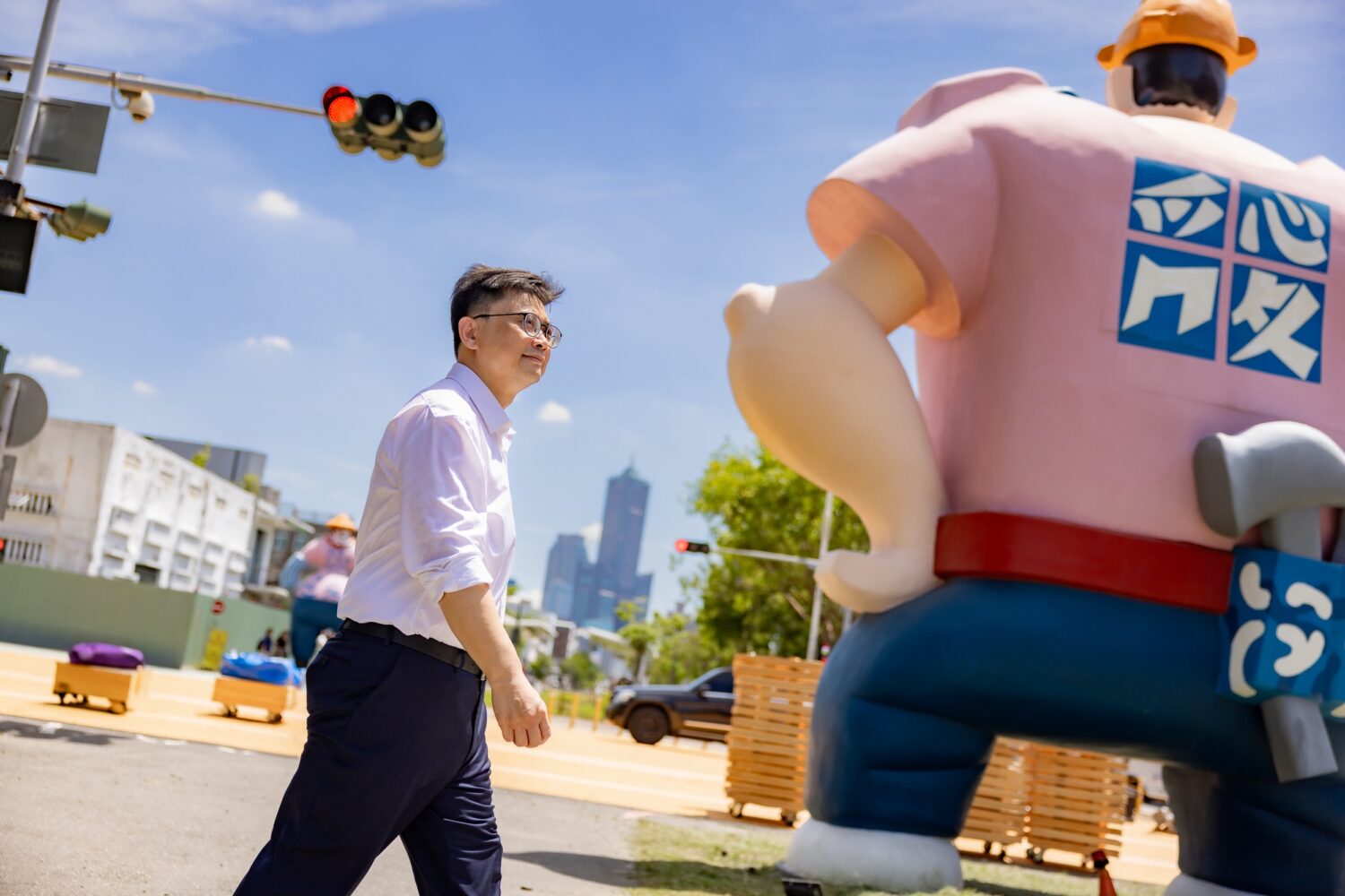 賴瑞隆推出形象影片《一心為高雄走傱》  主打以穩健步伐繼續為高雄未來打拚