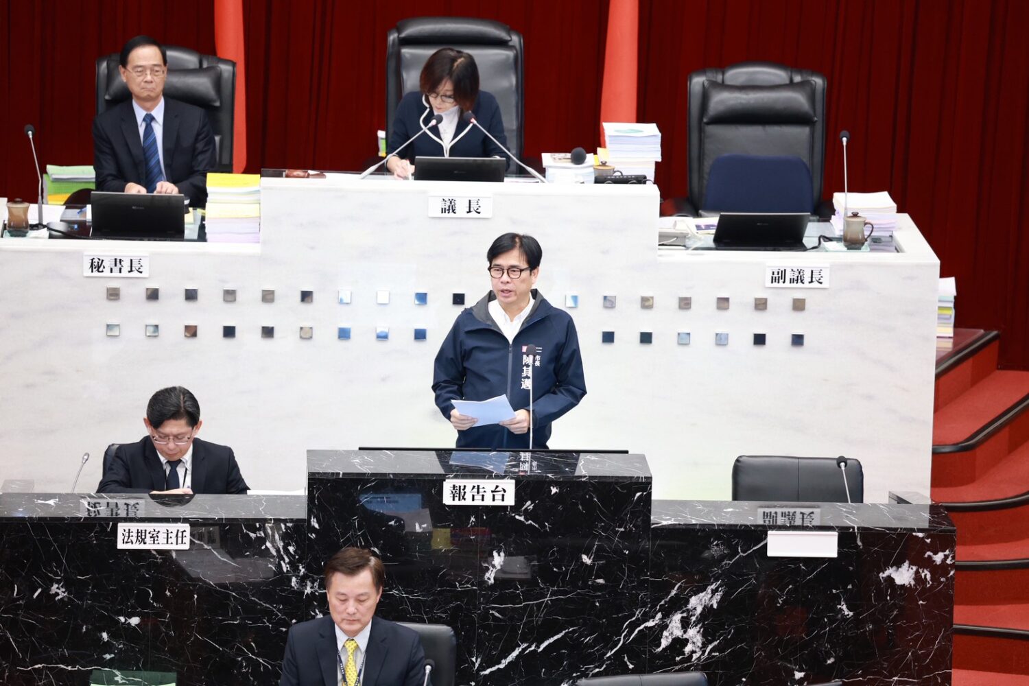 以財政穩健為基礎 持續推動各項市政建設 陳其邁赴議會報告115年度高雄市總預算編制