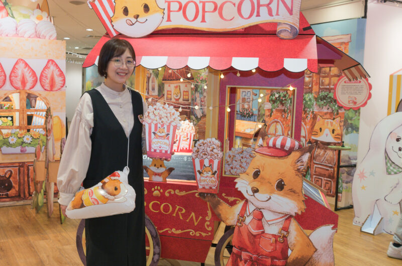 ▲新光三越是誰遊樂園巡迴展是王詩婷首度挑戰從無到有的全新繪製大型主題策展。（圖/新光三越高雄左營店提供）