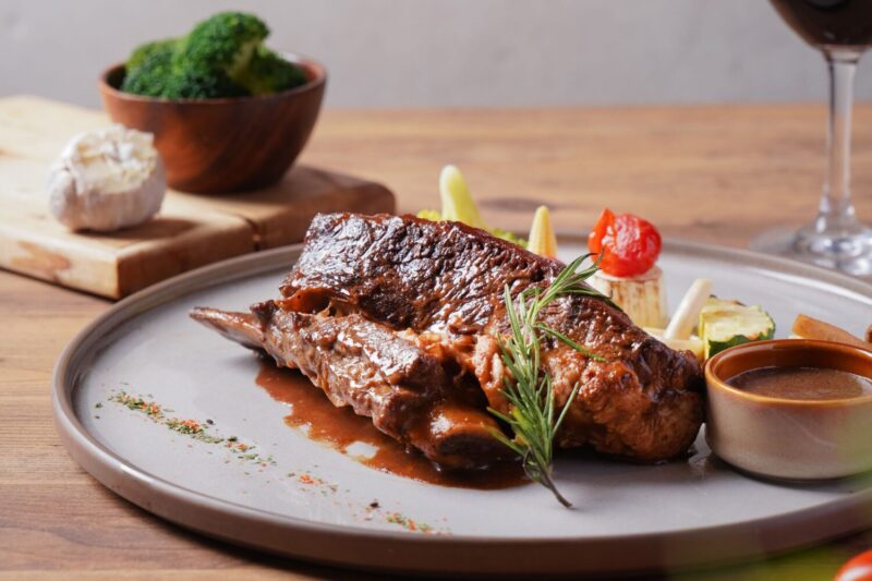 ▲Cozzi THE Roof餐廳即日起至2026年1月11日推出獎勵兌換優惠，會員可扣抵10,000點享。（圖/和逸飯店提供）