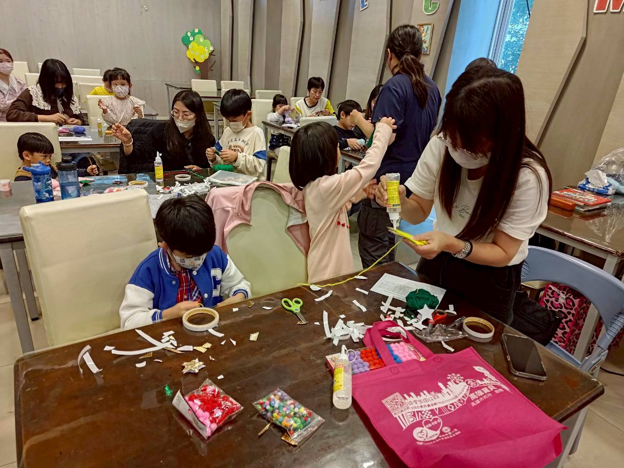 高市圖小港分館歡慶聖誕節活動好暖心