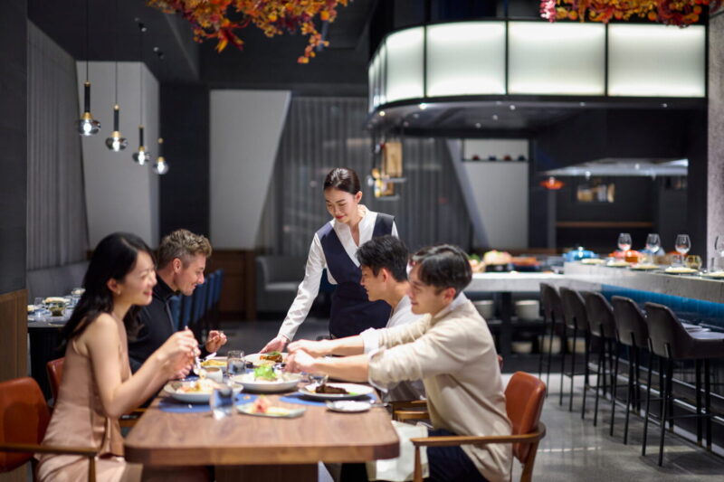 ▲高雄洲際酒店SEEDS大地義義式餐廳推出跨年夜香檳自助式晚宴。（圖/高雄洲際酒店提供）