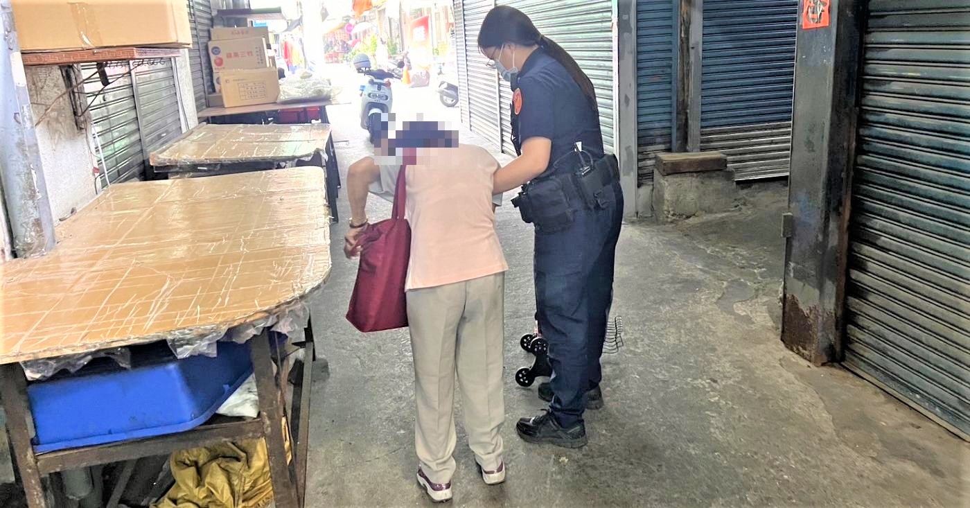 外出身體微恙 南門警通報送醫守護老婦人安全