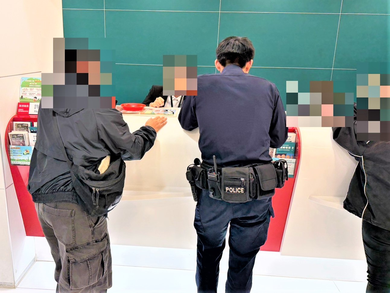 險陷詐騙老梗 長榮警與行員關懷細心攔阻