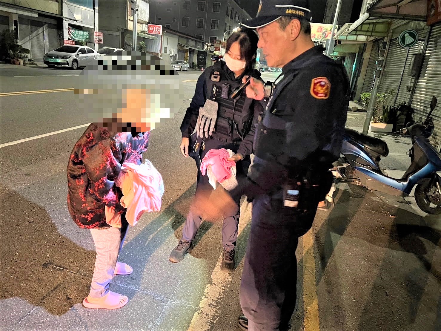 老婦外出迷途 八掌警協助與家人團聚