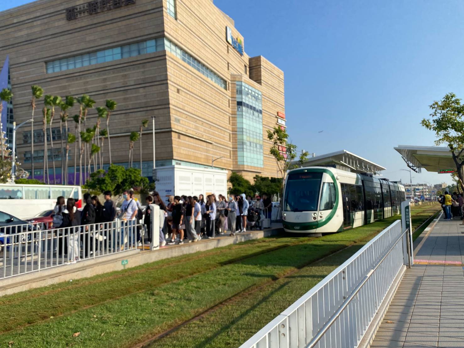 高雄週末熱度堪比演唱會!捷運33.4萬、輕軌7.9萬人次飆升 高雄週末熱度堪比演唱會!捷運33.4萬、輕軌7.9萬人次飆升