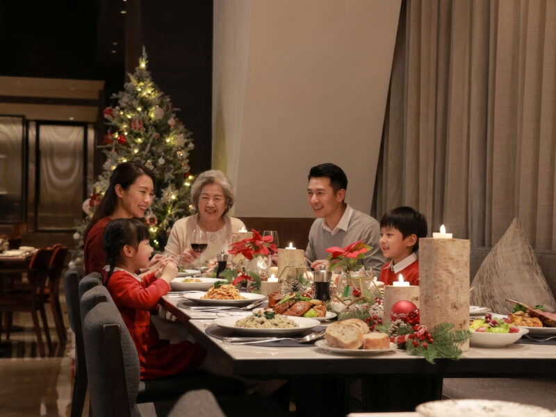 ▲高雄洲際酒店於聖誕季推出多款限定饗宴,邀您以美食迎接節慶時刻。(圖/高雄洲際酒店提供)