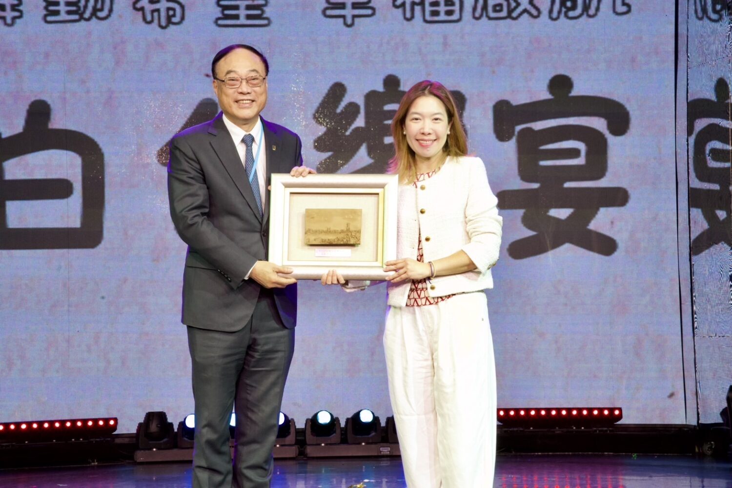 麗星夢郵輪攜手臺灣港務公司  助60位乳癌姐妹白紗登台「舞動希望」