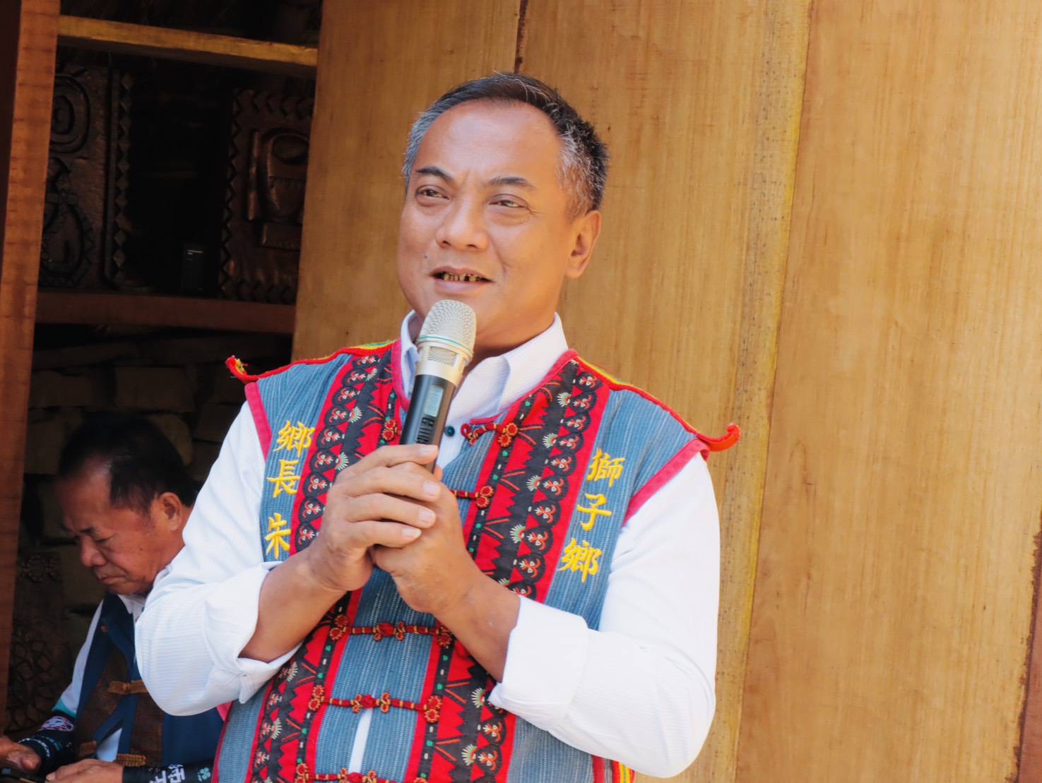 南排灣龜甲屋技術傳承與再現 獅子鄉舉辦「san tapavi agan傳統家屋構築復振工作坊成果展」 ，「半棟」家屋現場開放參觀