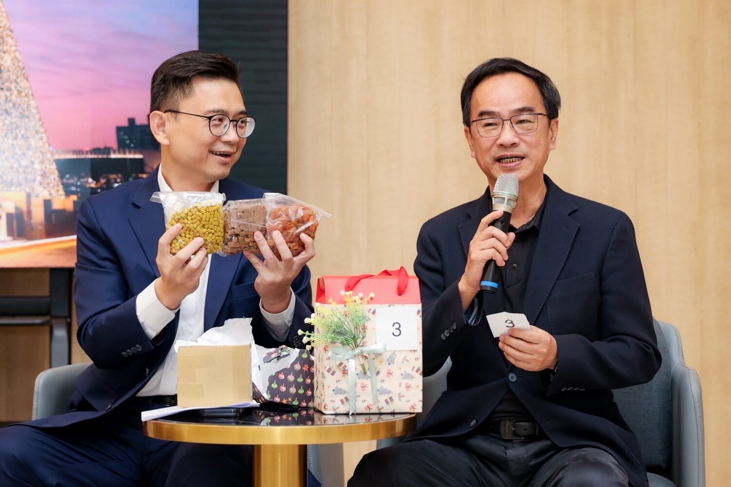 賴瑞隆同框李昆澤！高流送暖迎聖誕 談「觀光五願景」誓讓世界愛上高雄