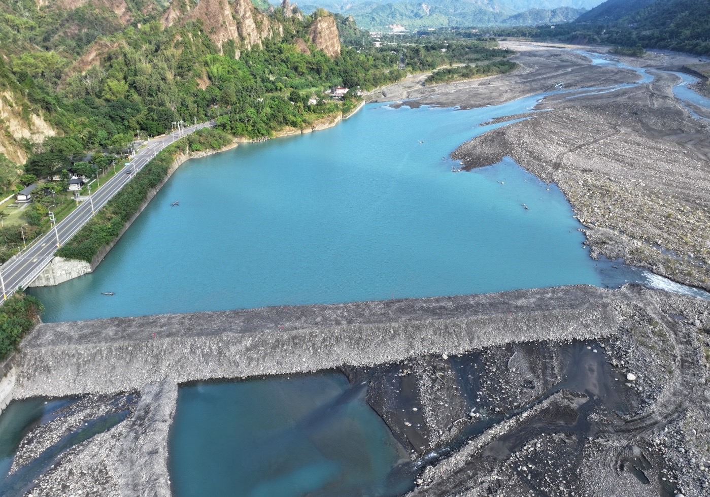 六龜十八羅漢山荖濃溪河段圍堰蓄水完工 強化枯旱應變