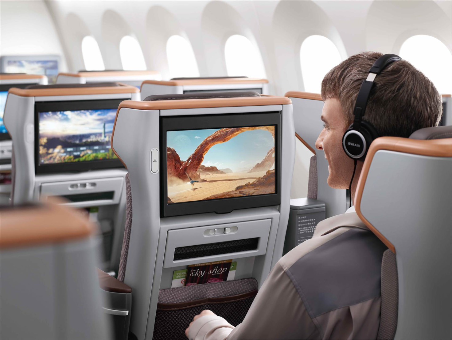 搶先業界大升級 長榮航空引領潮流 導入Panasonic Avionics Arc™ 3D立體飛行地圖 為機上娛樂系統體驗增添趣味