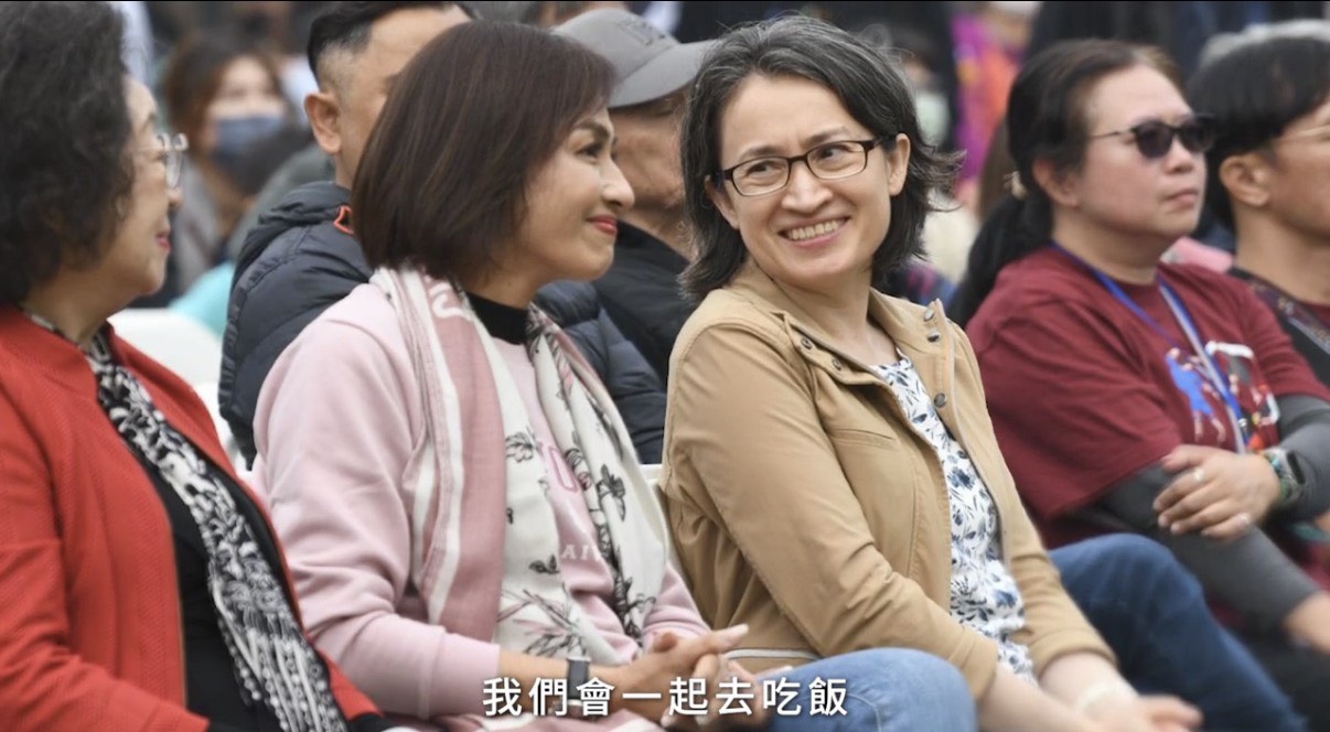 開箱隨身幸運物！蕭美琴贈「戰貓幣」 邱議瑩：關鍵時刻給我力量