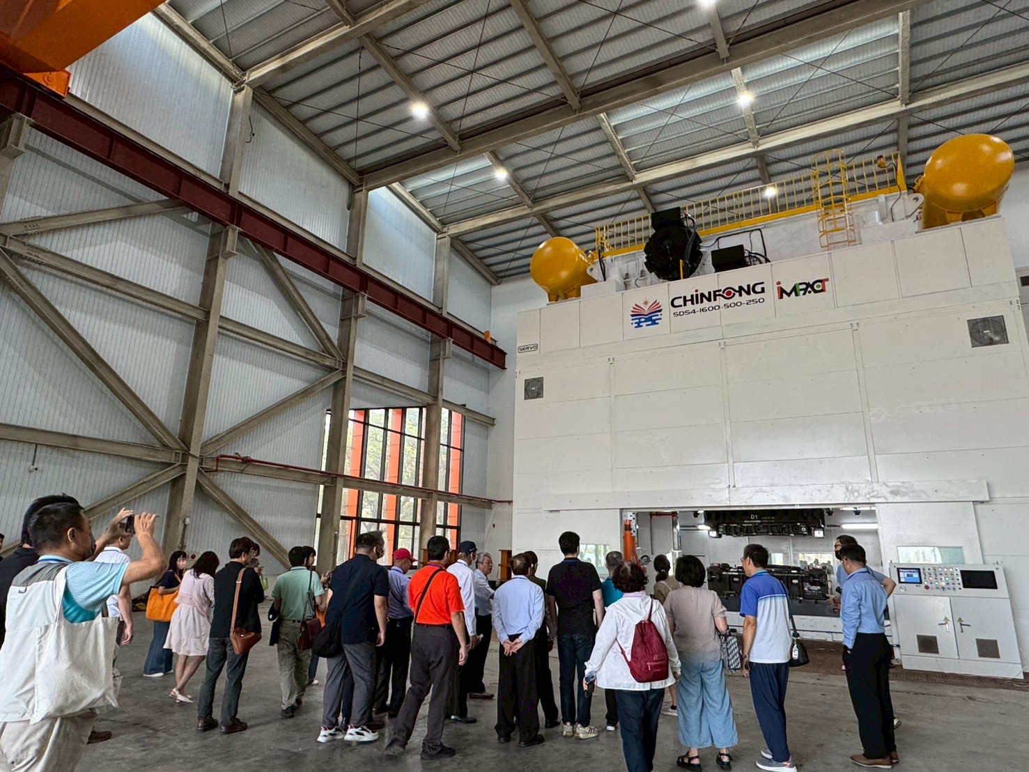 高科大校慶期間接待校友參訪特色中心 校友大讚「母校的進步超乎想像！」