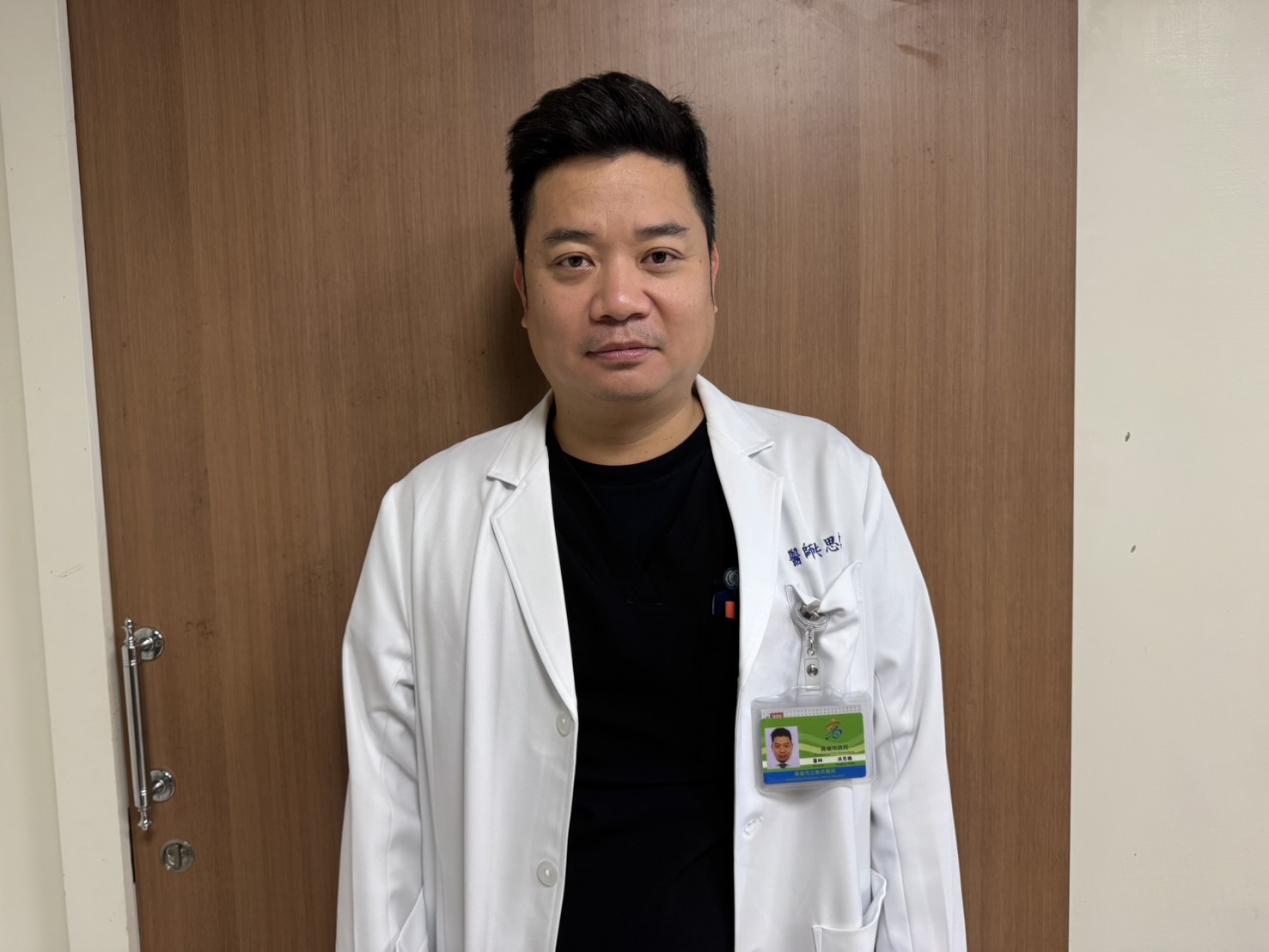 高市聯醫聯合高雄榮總提供「內視鏡黏膜下剝離術(ESD)」 七旬婦體檢揪出大腸癌 聯醫微創手術開刀復原