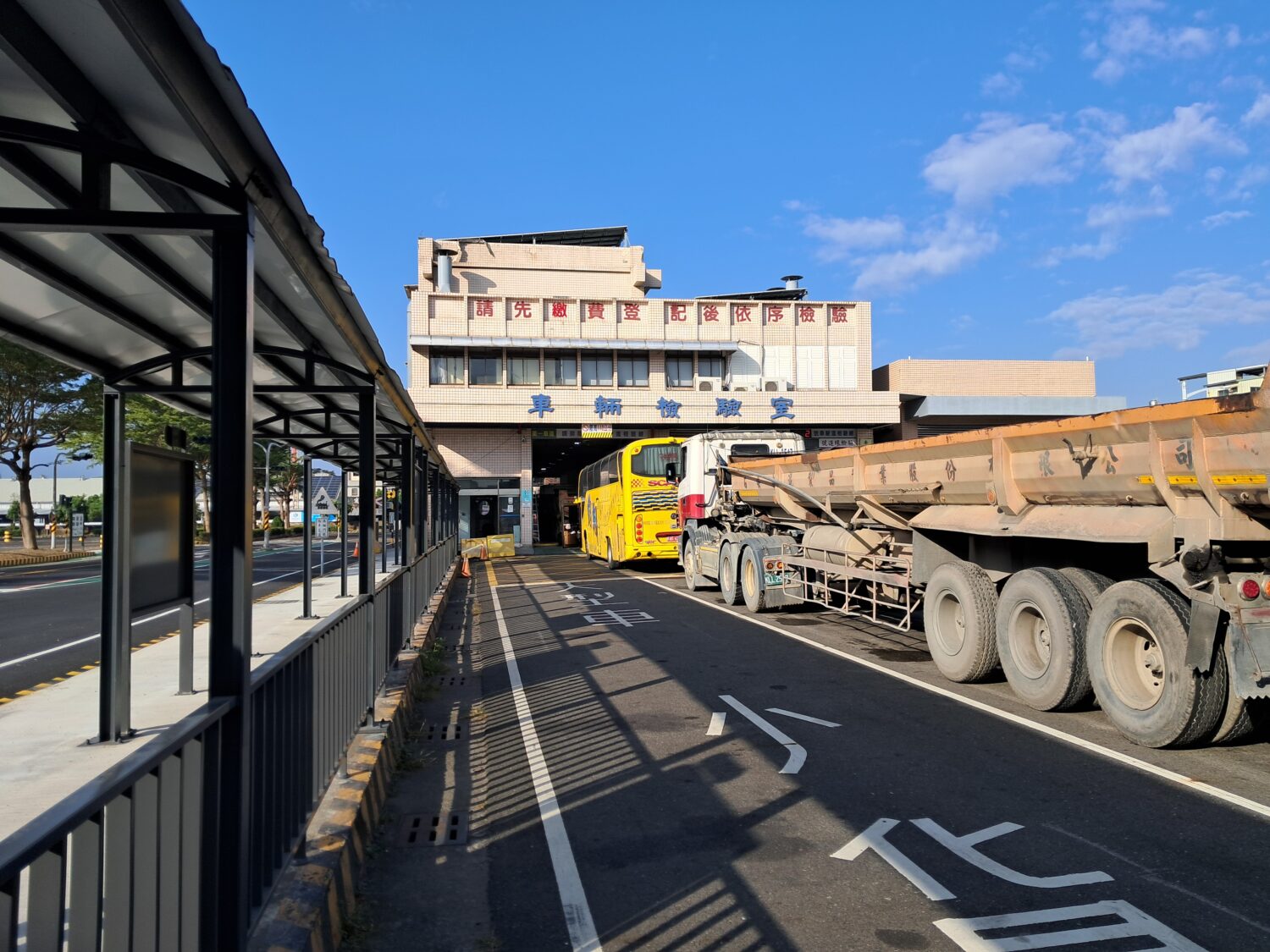 高雄區監理所:行憲紀念日、元旦假期不受理驗車服務,請預先安排愛車檢驗!