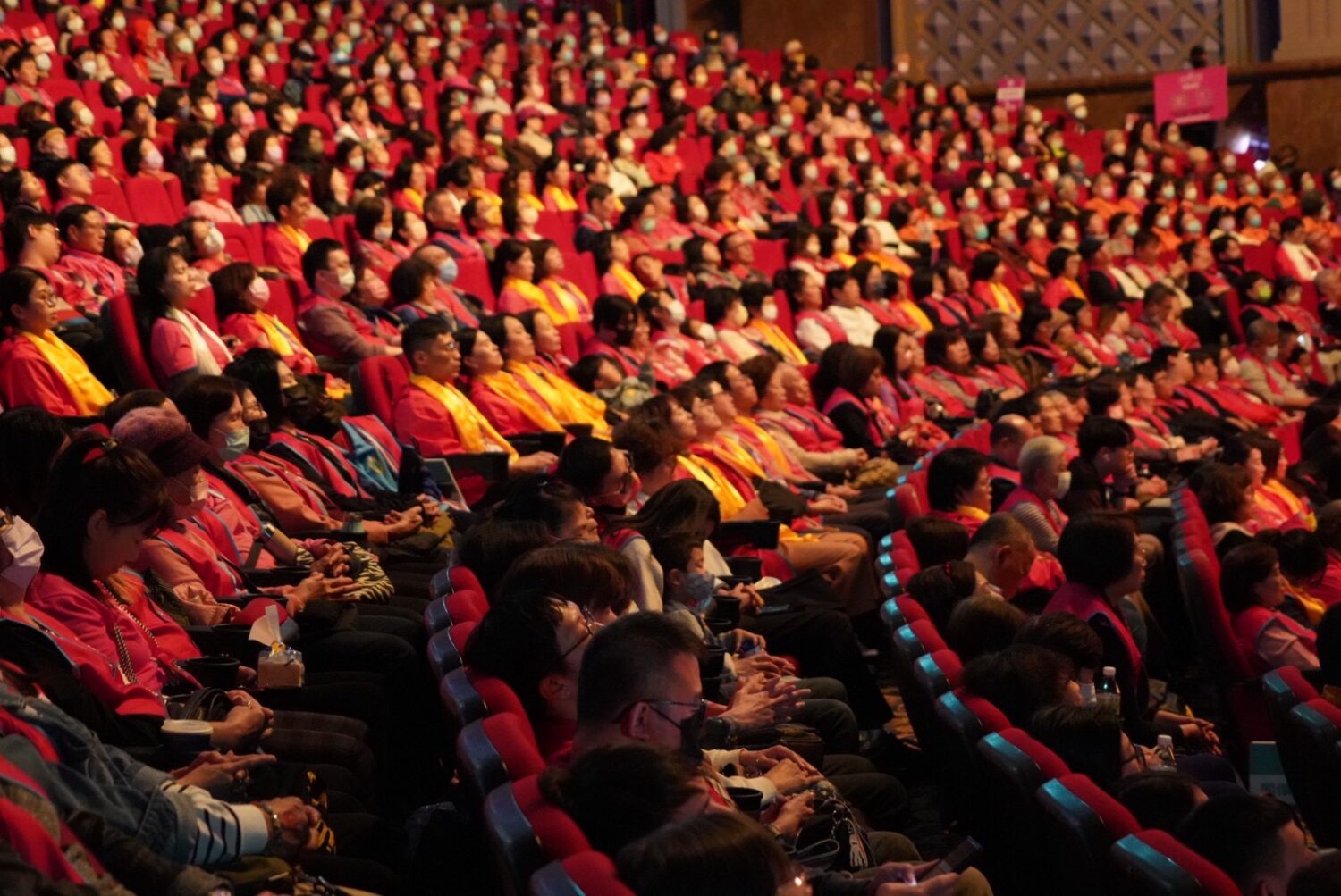 「心潮麗天年終祈福音樂會」 千五百人齊聚義大世界　律師醫師企業家公教齊聲祈福