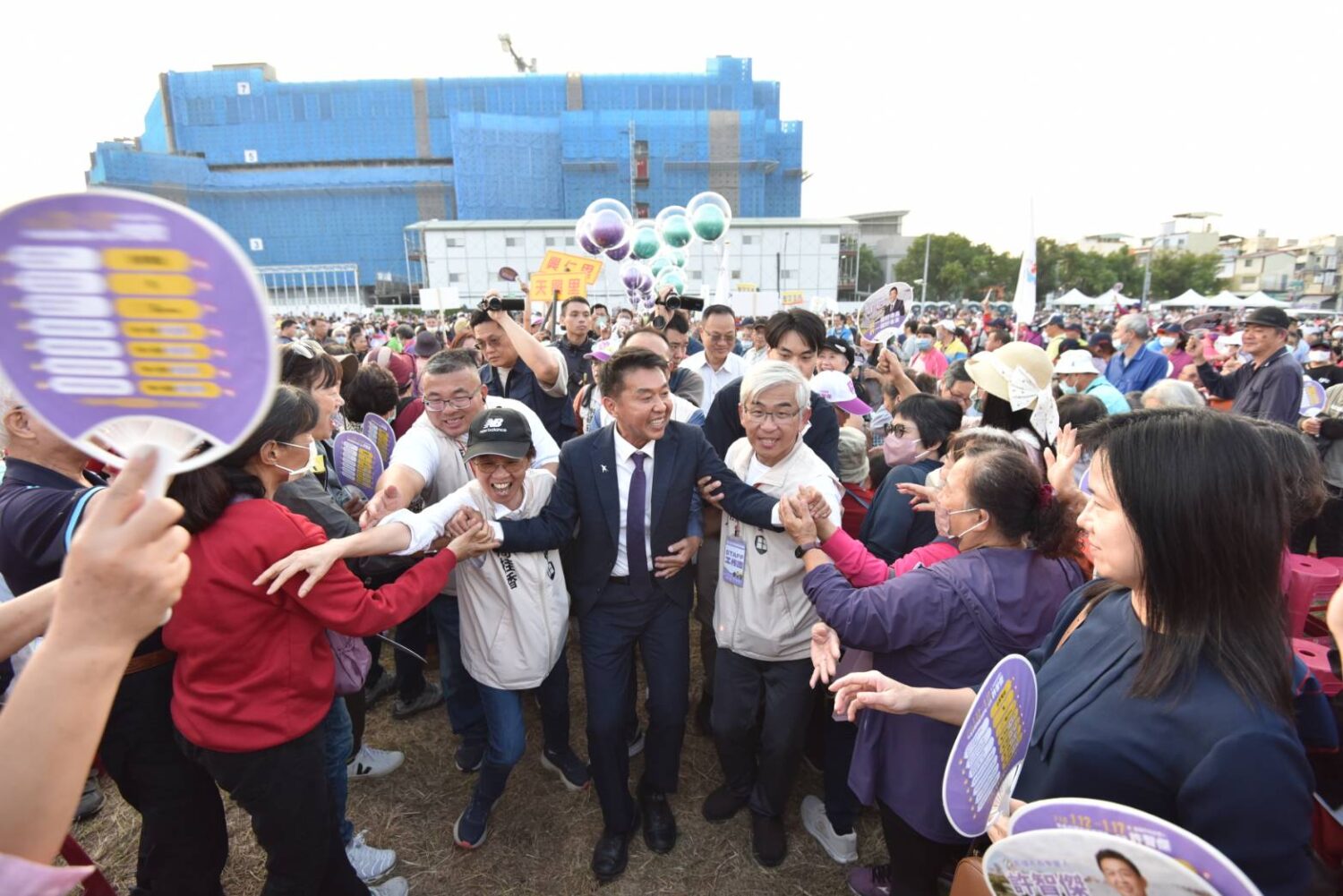 展現超強接地氣的基層力量,七萬人將造勢會場擠得水洩不通!許智傑:我是大家的全民市長