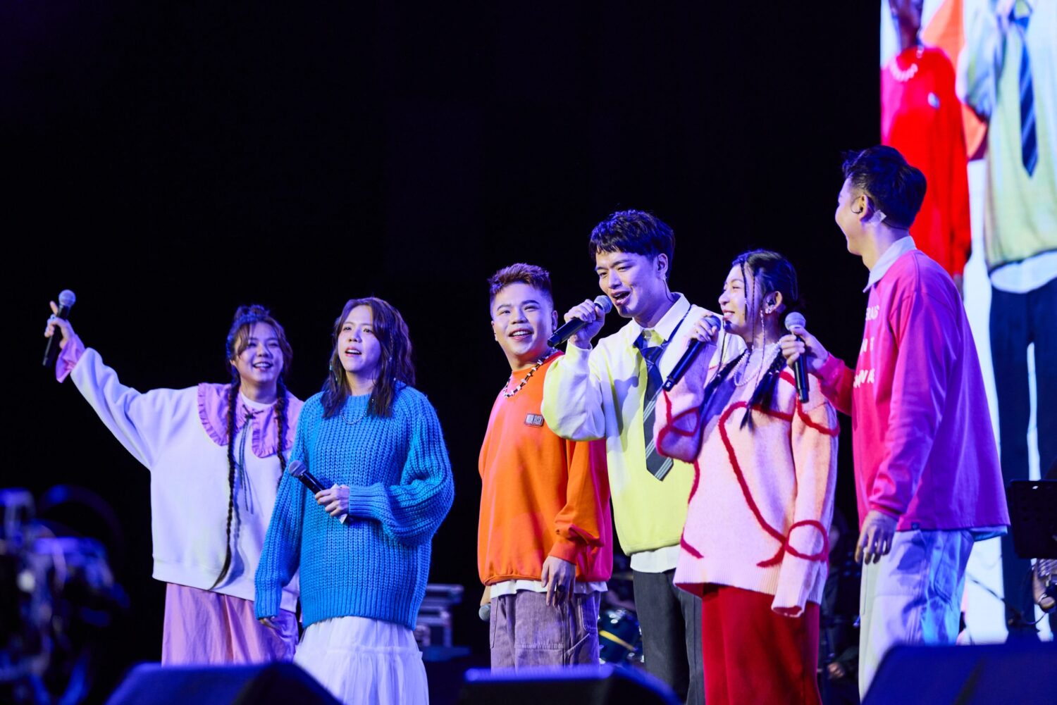 將 Podcast「阿Q們」錄音間直接搬上舞台，成員與粉絲零距離的真實互動，是鞏固粉絲信任度的關鍵時刻。