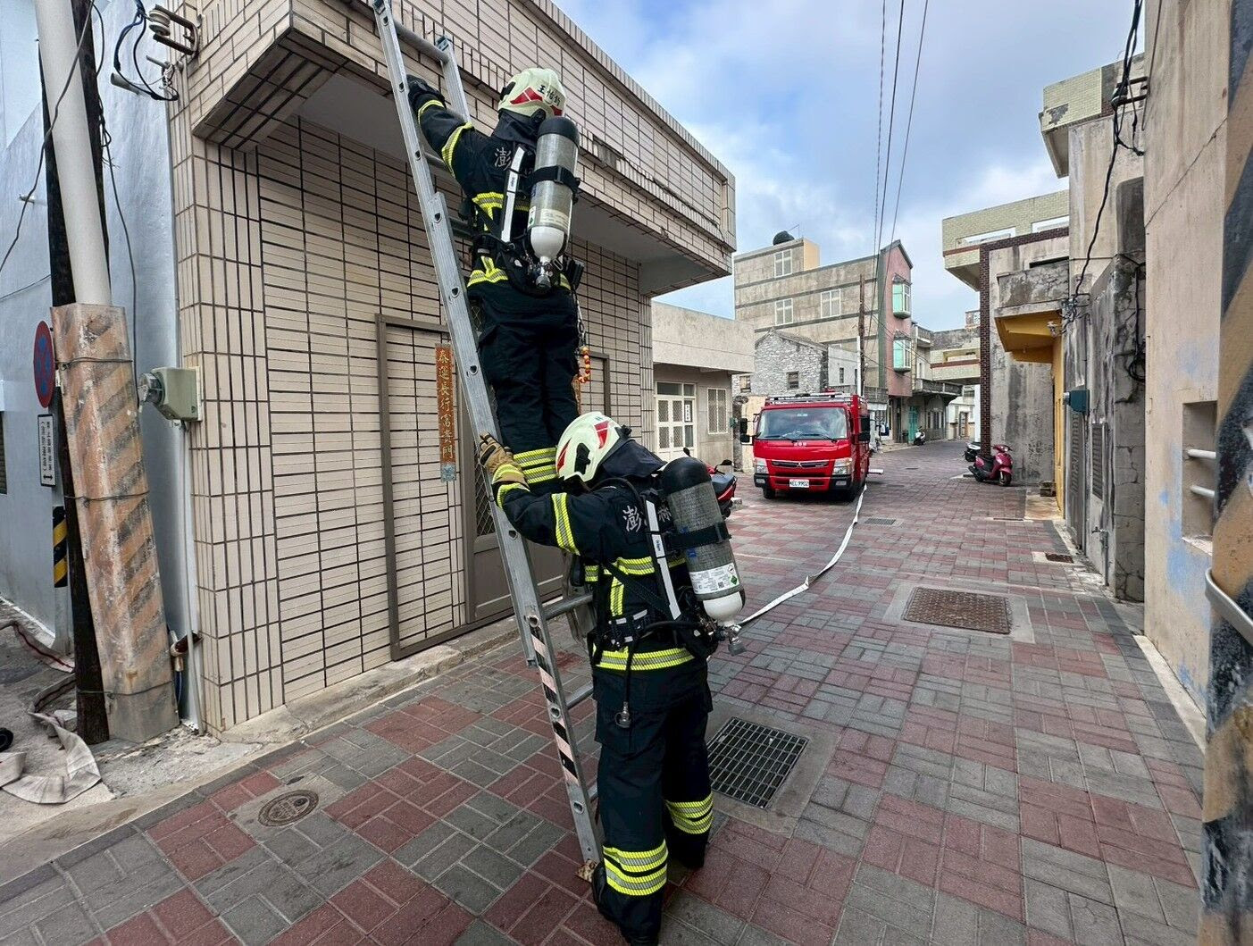 吉貝消防分隊辦理社區狹小巷道消防搶救演練