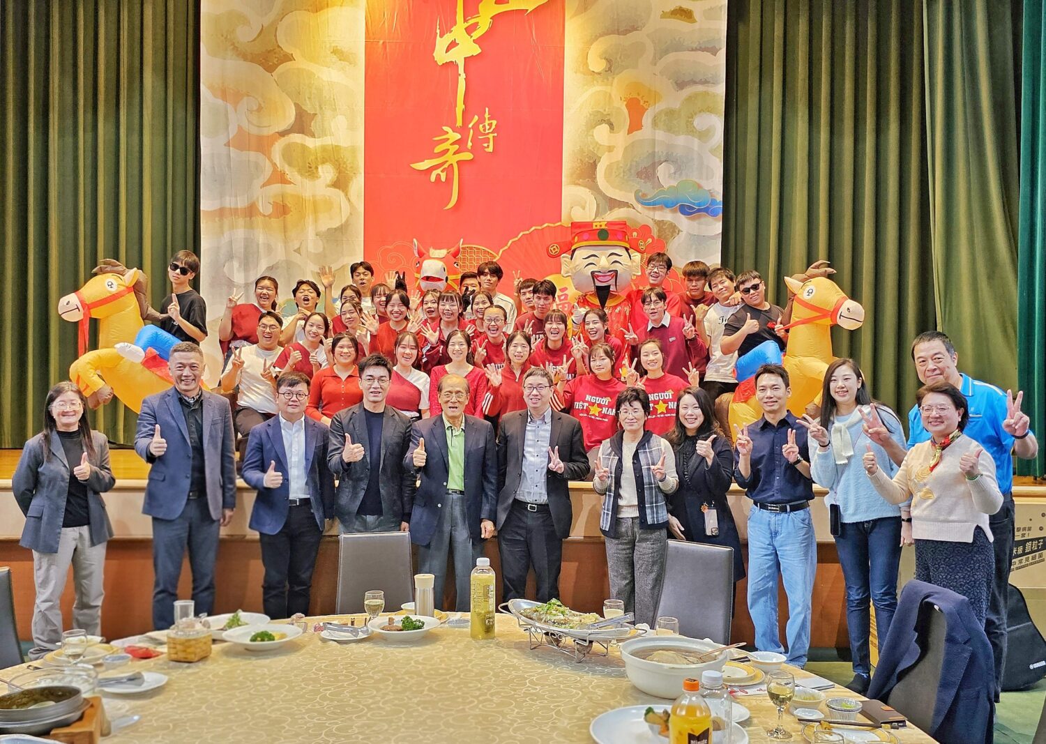 中山工商舉行僑生祭祖迎春聯歡會　舊振南致贈綠豆椪傳遞團圓心意