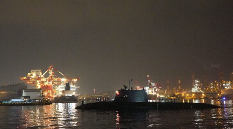 台船：海鯤軍艦依標準程序測試  否認租用浮塢下潛傳聞