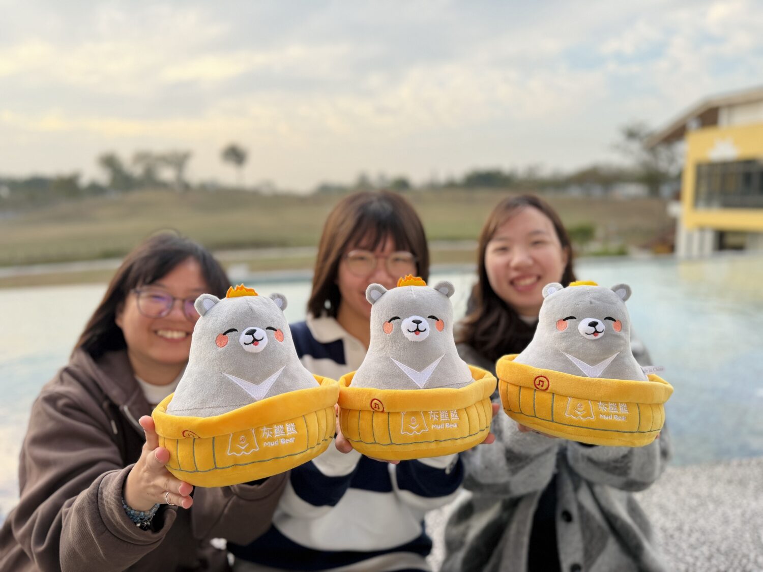 西拉雅「灰熊熊 Mud Bear」超萌亮相 泥漿溫泉化身療癒萌主