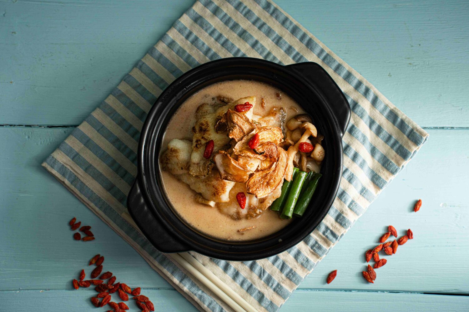 台南大員皇冠彩豐樓推出〈冬蘊南漁〉主廚演繹南方冬季海味