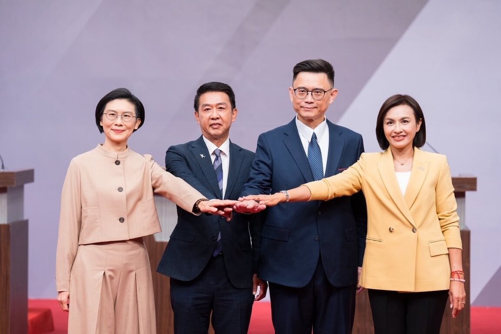 民進黨高雄市長初選電話民調開打 六選區地方戰隊分進合擊、年輕立委助陣拚最後動員