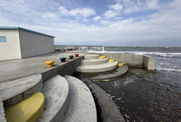 再提升遊憩設施 竹縣鳳坑沙灣淋浴區、紅豆餅親水階梯啟用