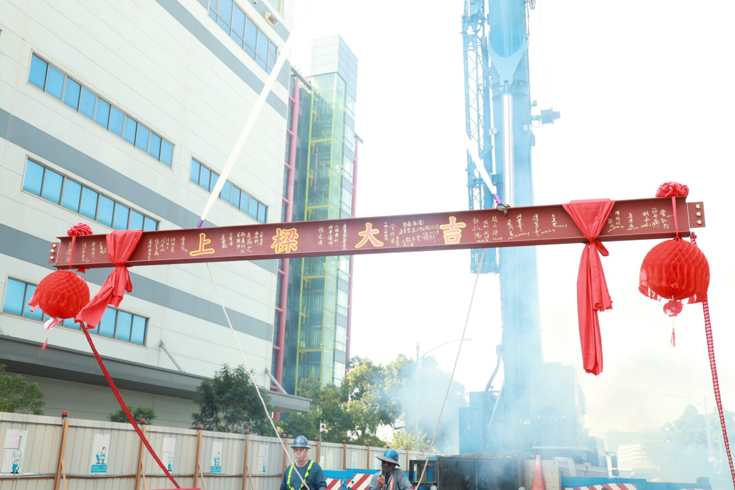 高軟二期首棟大樓舉行上梁典禮 預計年底完工 估年產值17億元