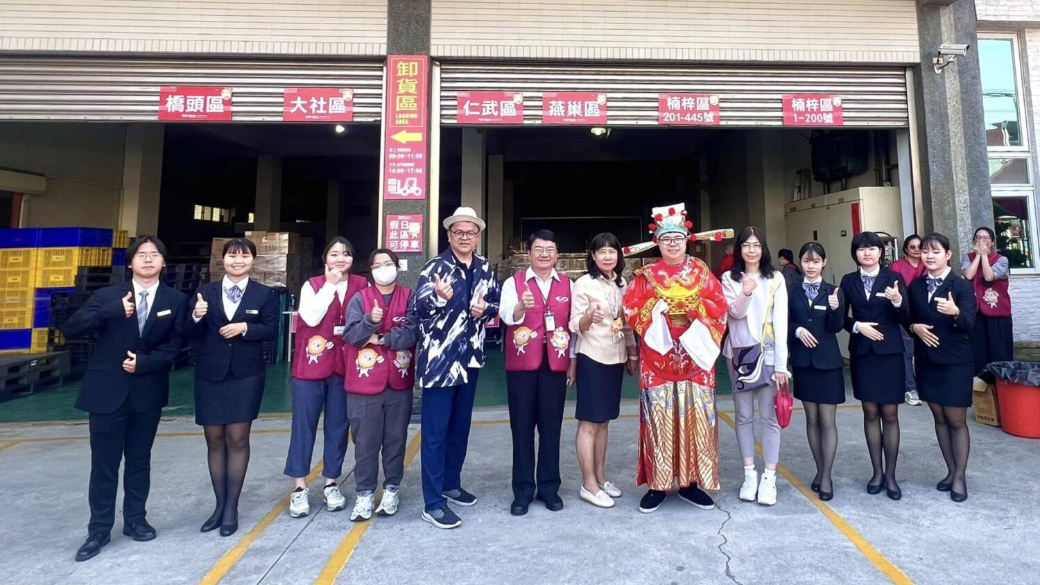 樹德科大聯合開富食品歲末送暖　學生實踐USR關懷高雄弱勢家庭