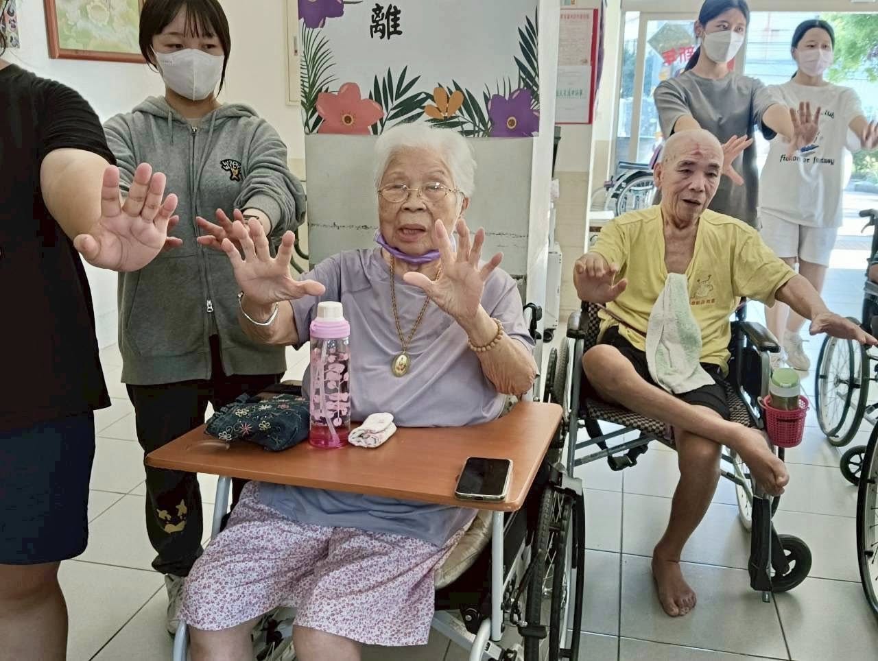 物理治療系教學實踐走進高齡照護現場 輔英科大聯手長照中心培育有溫度的照護人才