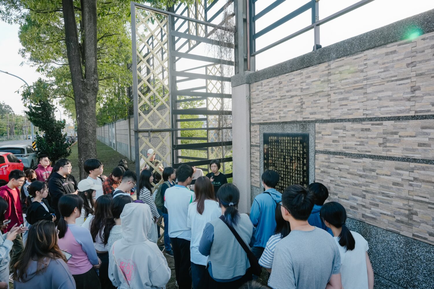 中山大學環境社會學走出教室　師生踏查高雄工業地景