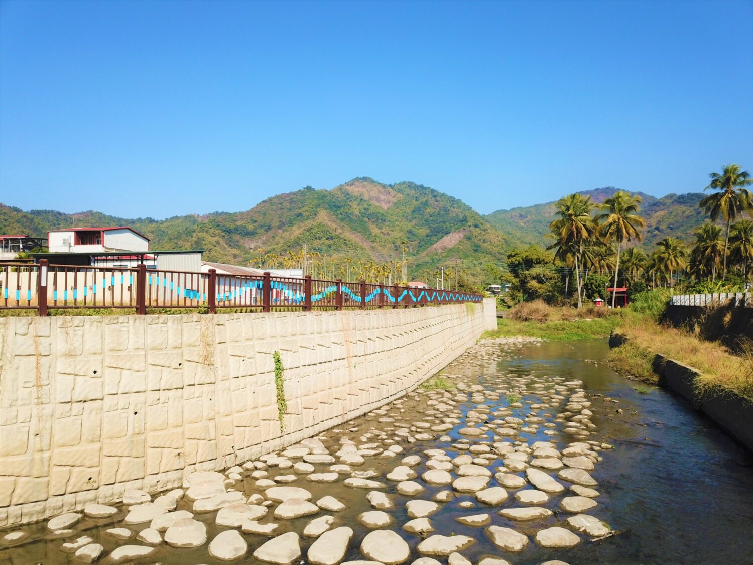 高雄美濃湖排水泰順橋上游水岸營造完工 增添當地民眾水岸休憩空間